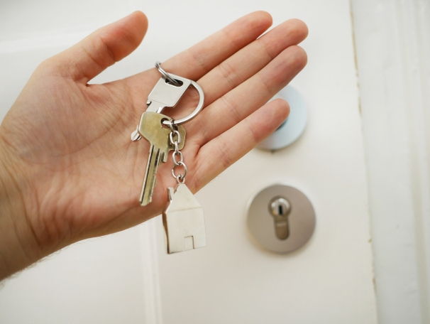 https://LauraTarsa.StopRentingStartOwning.com